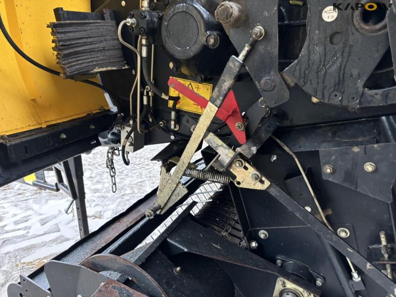 New Holland BB9080 presser 33