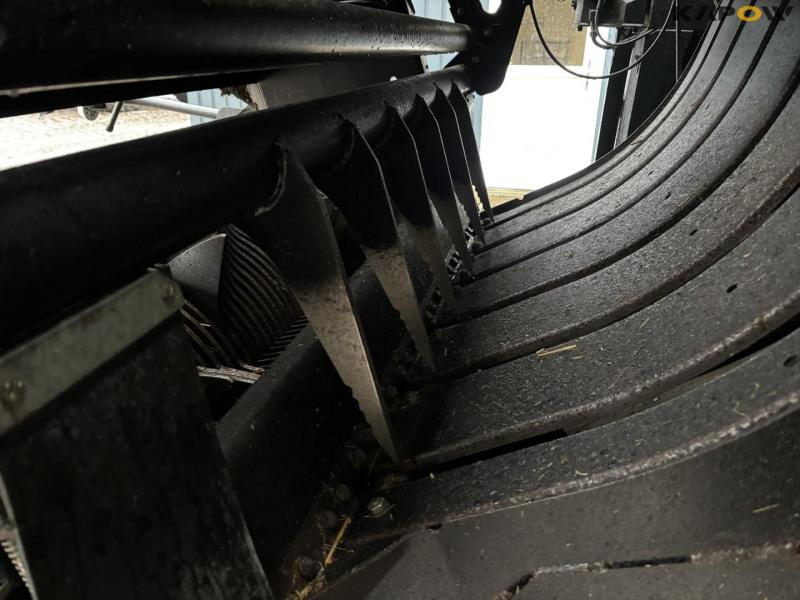 New Holland BB9080 presser 37