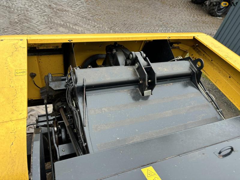 New Holland BB9080 presser 53