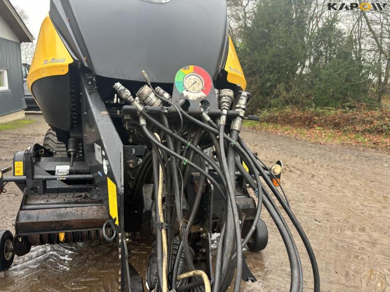 New Holland Bigbaler 890 med ballevogn 12