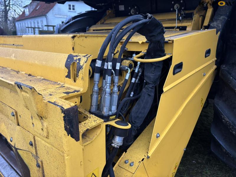 New Holland CR 8.90 Relevation 4 WD 30 fod 11