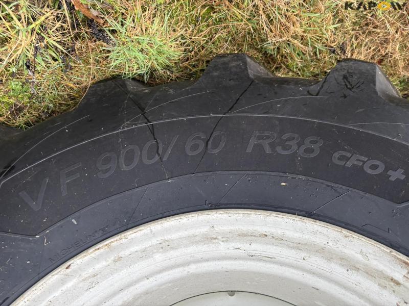 New Holland CR 8.90 Relevation 4 WD 30 fod 21