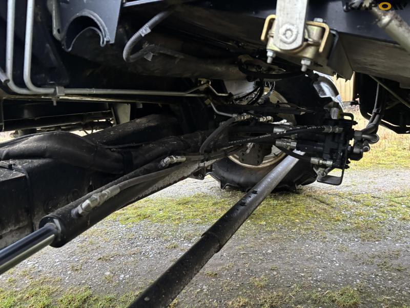 New Holland CR 8.90 Relevation 4 WD 30 fod 33