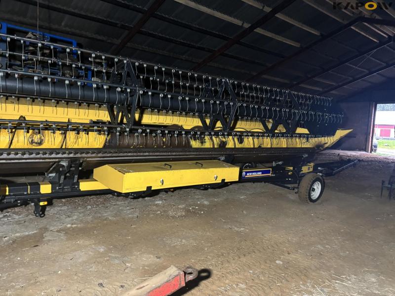 New Holland CR 8.90 Relevation 4 WD 30 fod 97