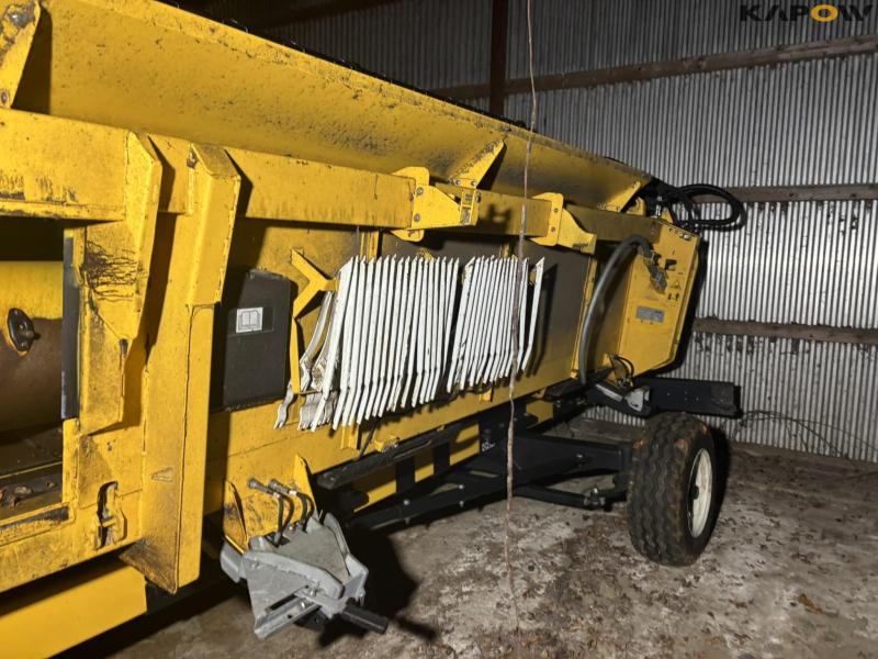 New Holland CR 8.90 Relevation 4 WD 30 fod 105