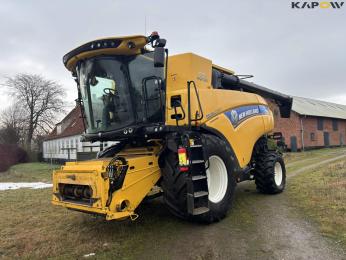 New Holland CR 8.90 Relevation 4 WD 30... 