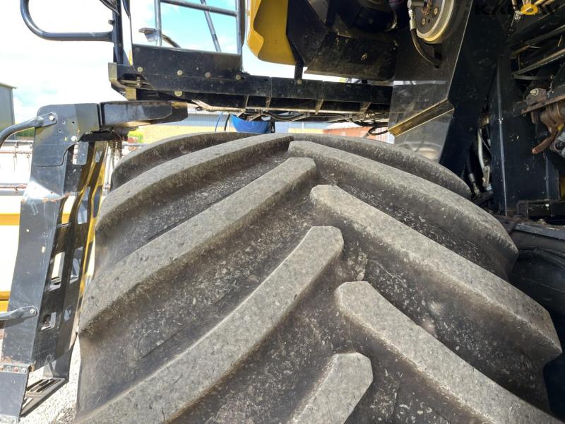 New Holland CR9080 SLH mejetærsker med 30 fods skærebord 17