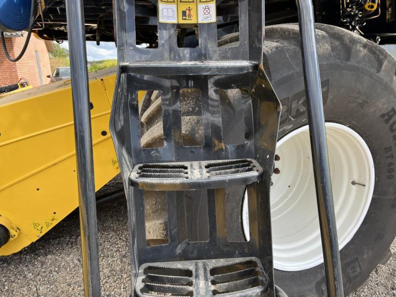 New Holland CR9080 SLH mejetærsker med 30 fods skærebord 20