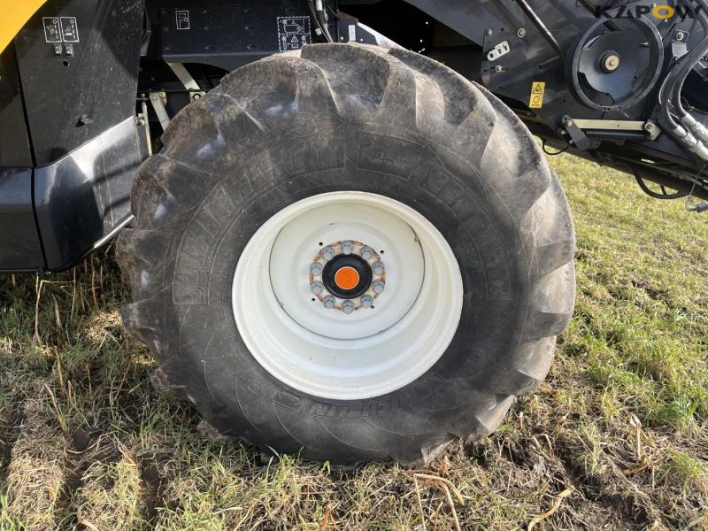 New Holland CR9090 mejetærsker med 41 fods varifeed skærebord 9