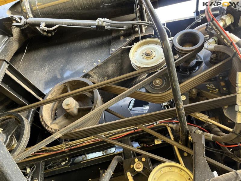 New Holland CR9090 mejetærsker med 41 fods varifeed skærebord 23