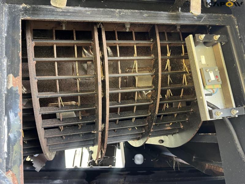 New Holland CR9090 mejetærsker med 41 fods varifeed skærebord 28