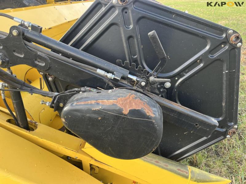 New Holland CR9090 mejetærsker med 41 fods varifeed skærebord 43