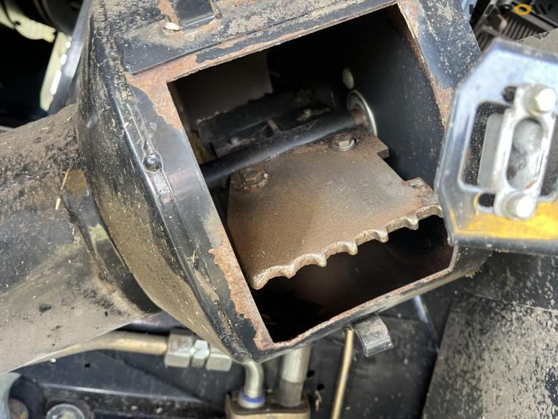 New Holland CR9090 mejetærsker med 41 fods varifeed skærebord 57