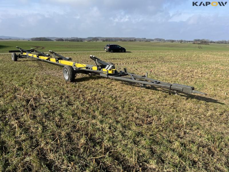 New Holland CR9090 mejetærsker med 41 fods varifeed skærebord 95