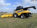 New Holland CR9090 mejetærsker med 41 fods varifeed skærebord 7