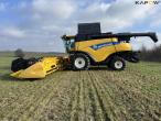New Holland CR9090 mejetærsker med 41 fods varifeed skærebord 8