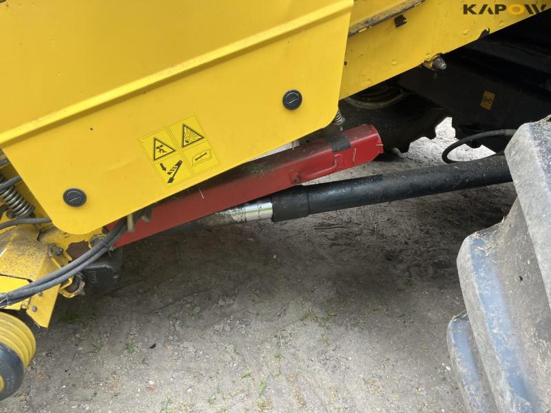 New Holland CX840 mejetærsker med 24 fods skærebord 11