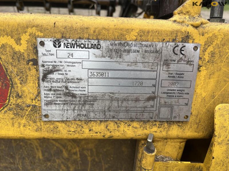 New Holland CX840 mejetærsker med 24 fods skærebord 23