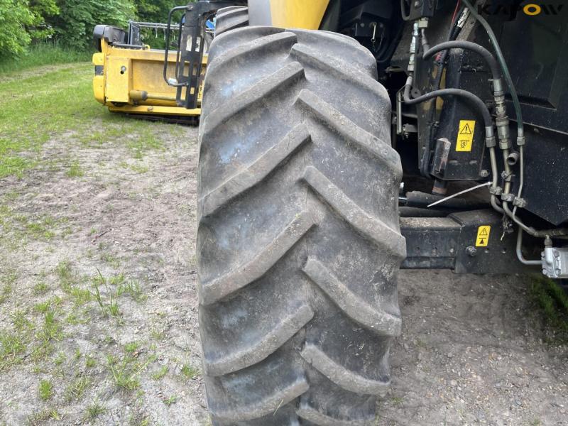 New Holland CX840 mejetærsker med 24 fods skærebord 43