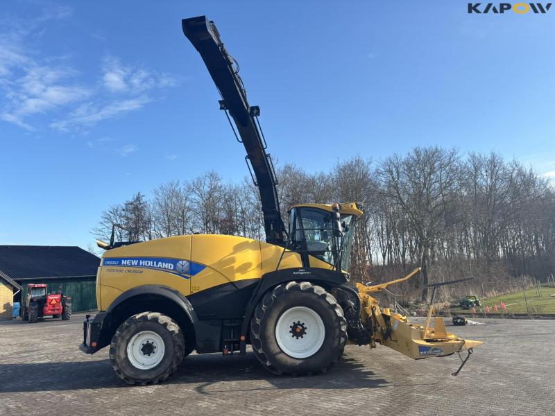 New Holland FR550 med majsbord og pickup 4