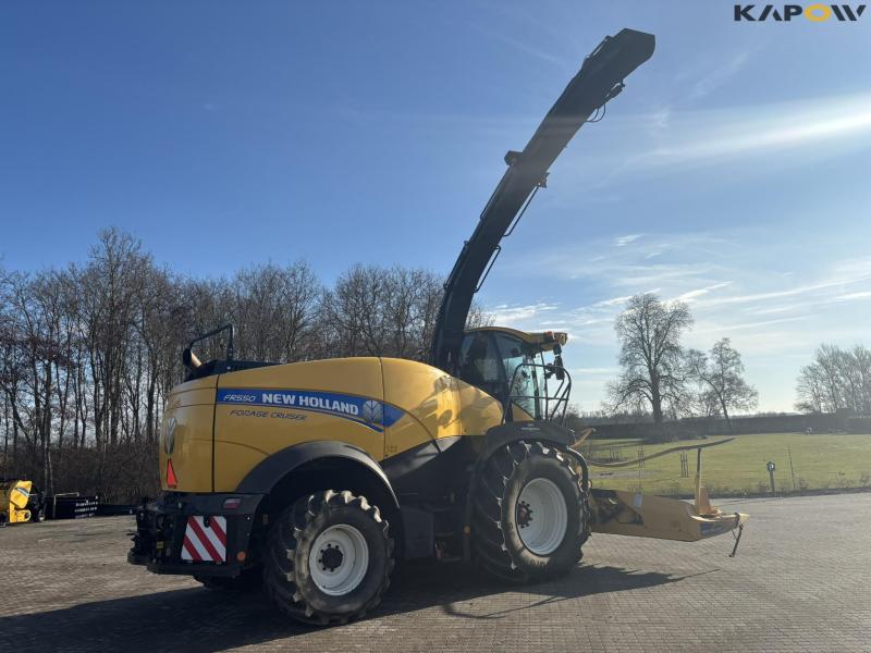 New Holland FR550 med majsbord og pickup 5