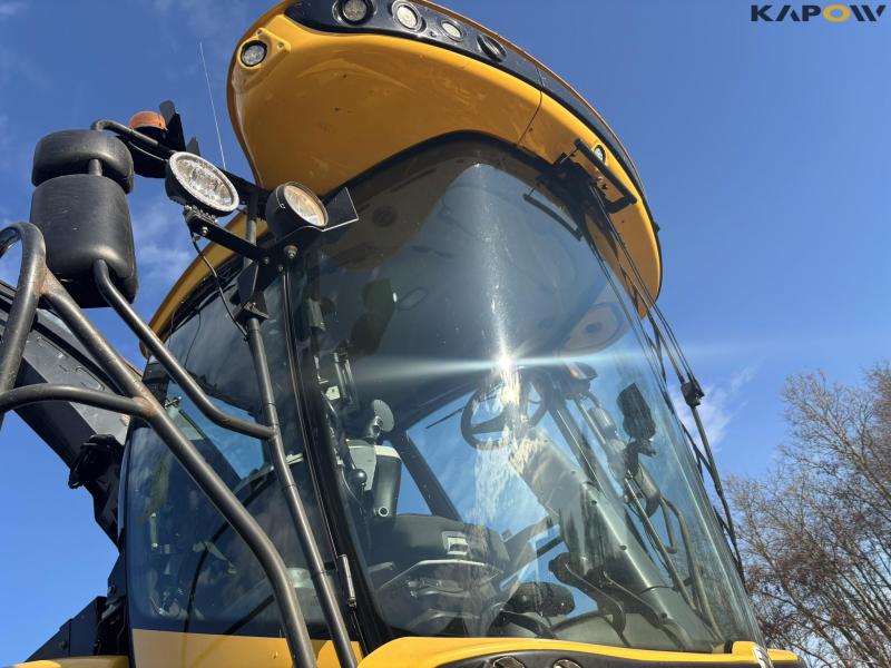 New Holland FR550 med majsbord og pickup 25