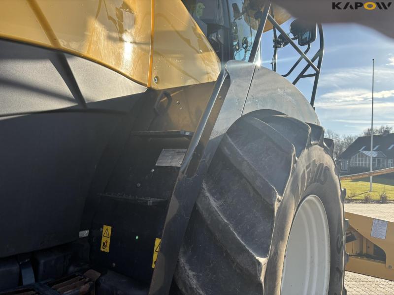 New Holland FR550 med majsbord og pickup 32