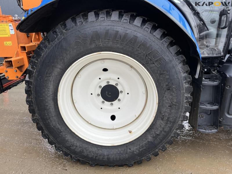 New Holland T6.150 traktor med Mulac armklipper 25