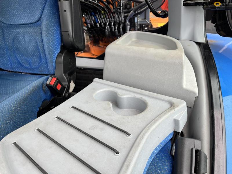 New Holland T6.150 traktor med Mulac armklipper 34