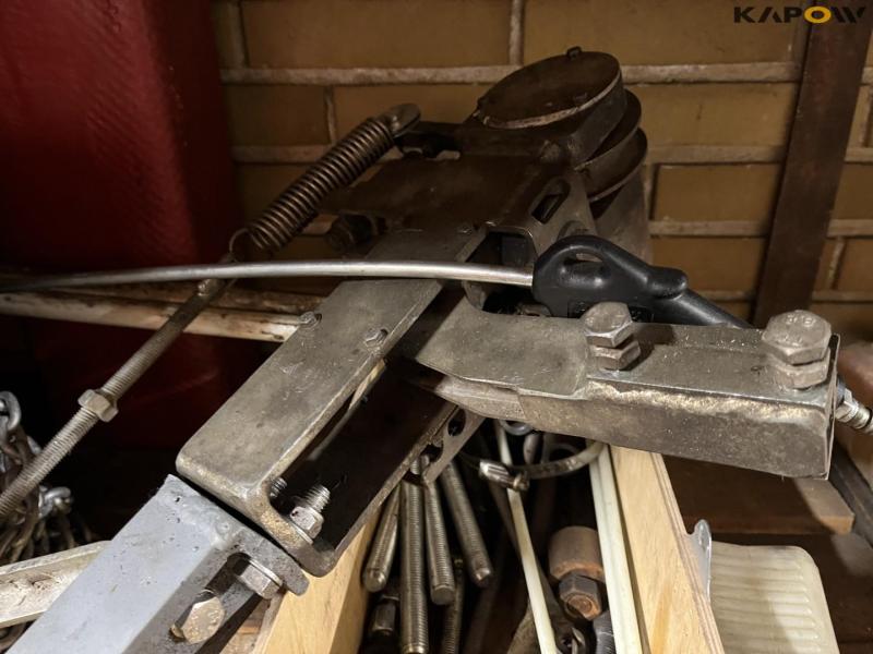 New Holland T6.150 traktor med Mulac armklipper 84