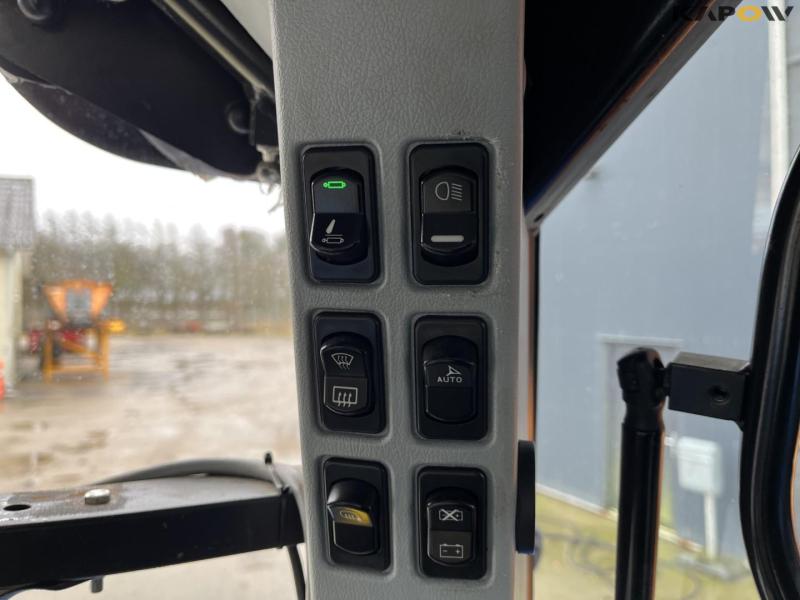 New Holland T6.150 traktor med Mulac armklipper 41