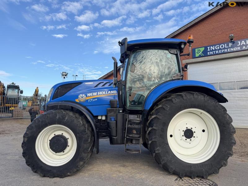 New Holland T7.225 traktor 9