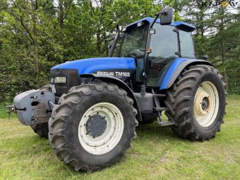 New Holland TM165 ultra traktor