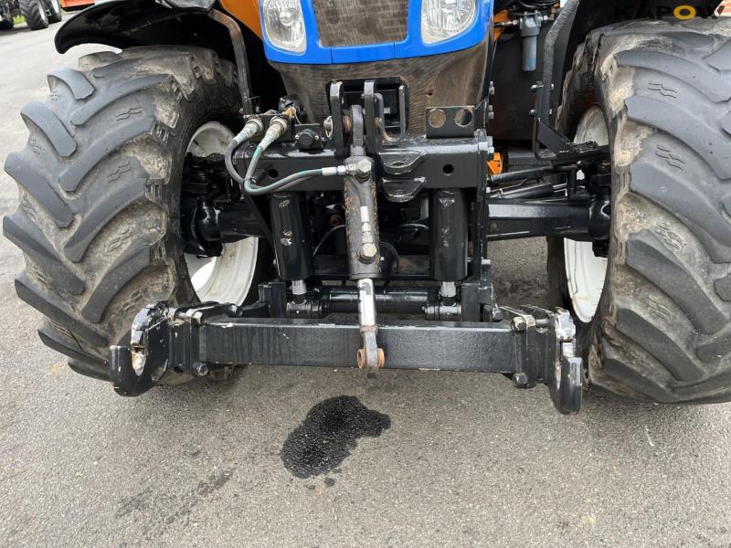 New Holland TS135A traktor med Epoke armklipper 18