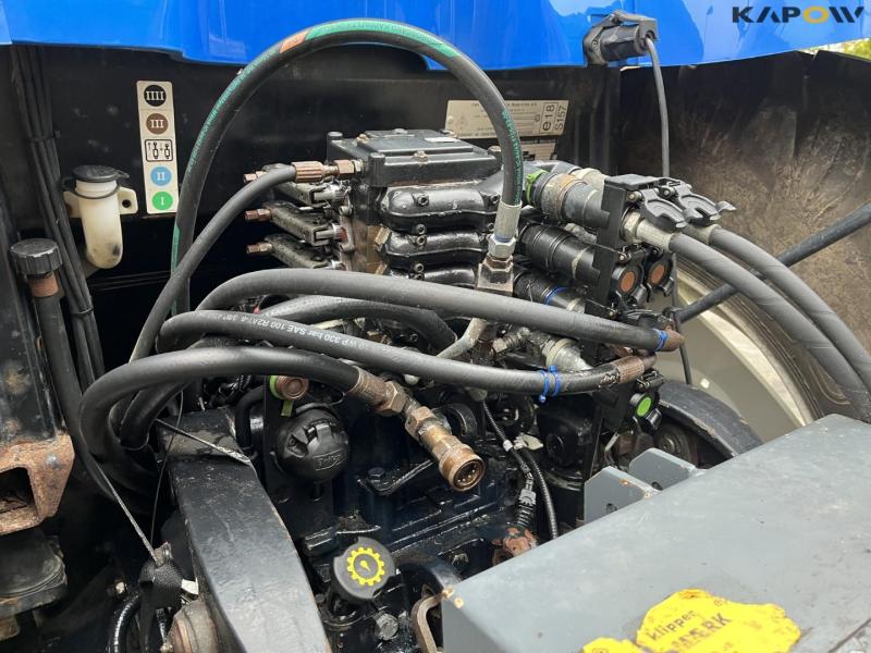 New Holland TS135A traktor med Epoke armklipper 26