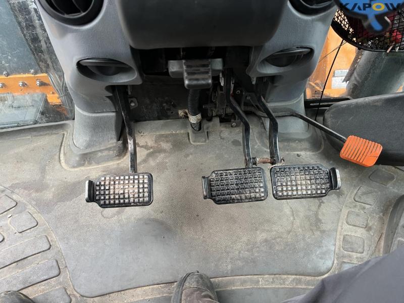 New Holland TS135A traktor med Epoke armklipper 36