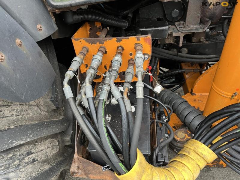 New Holland TS135A traktor med Epoke armklipper 53