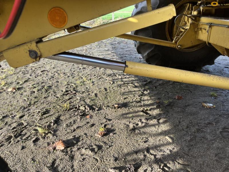 New Holland TX32 med 15 fods skærebord 11