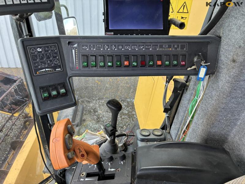 New Holland TX68 plus mejetærsker 14