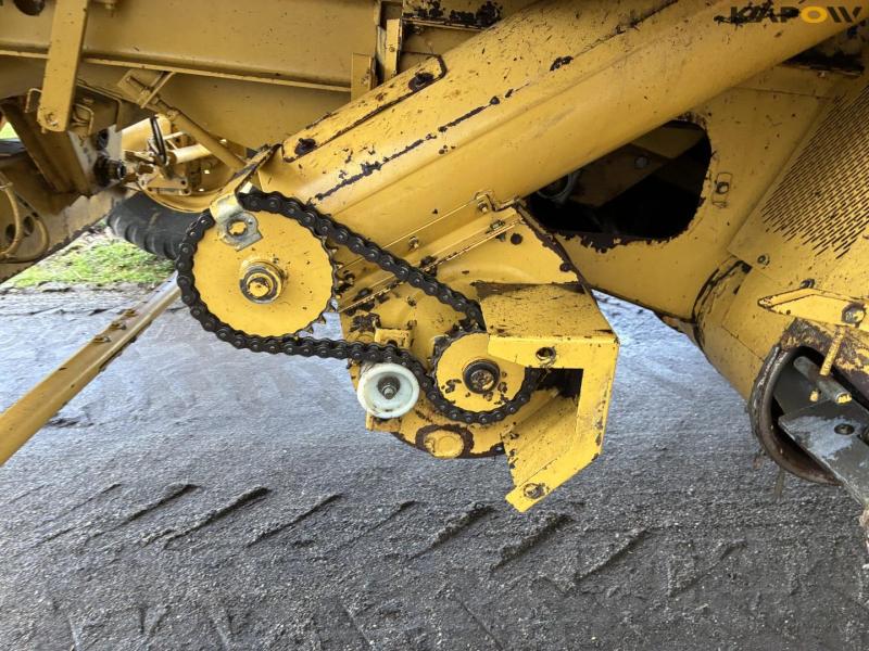 New Holland TX68 plus mejetærsker 40