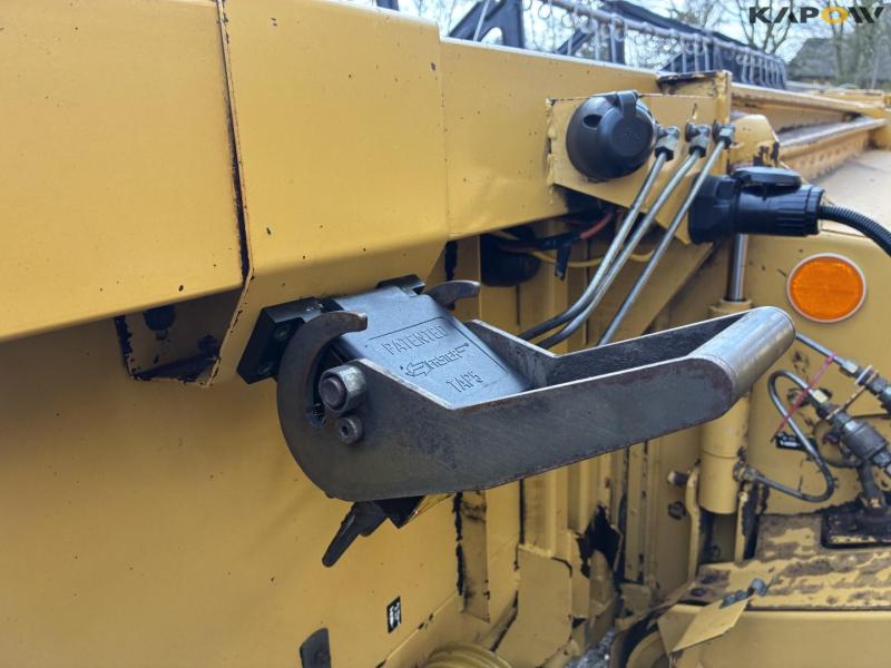 New Holland TX68 plus mejetærsker 76