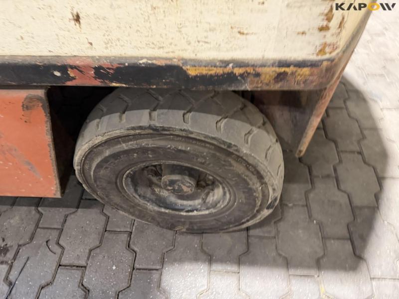 Nissan diesel truck 32