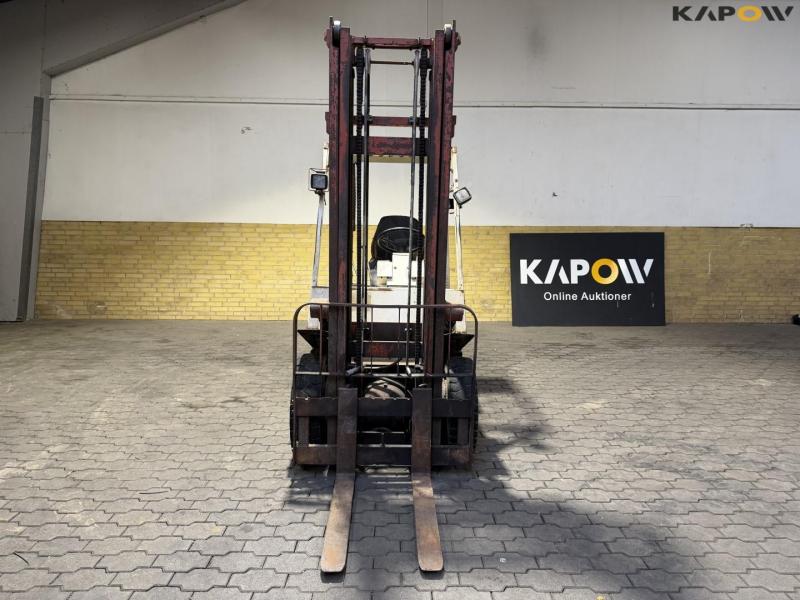 Nissan EH02 A 20U diesel truck 2