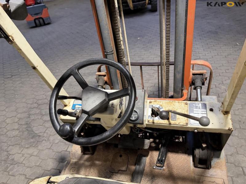 Nissan EH02 A 20U diesel truck 18