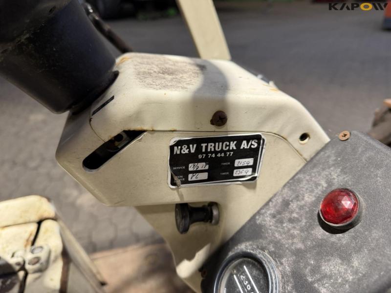 Nissan EH02 A 20U diesel truck 23