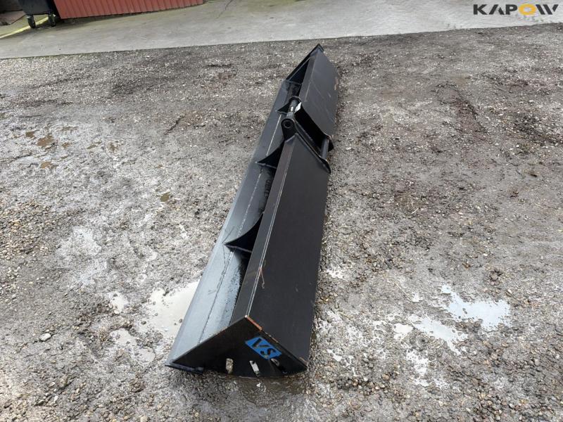 Oprenser skovl med Hydrema hitch 8