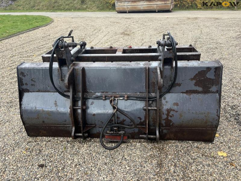 Overfladskovl med Volvo hitch 6