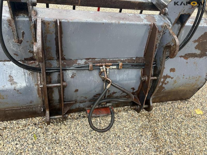 Overfladskovl med Volvo hitch 9