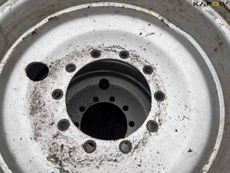 Pirelli 540/65-R28 komplette hjul 9