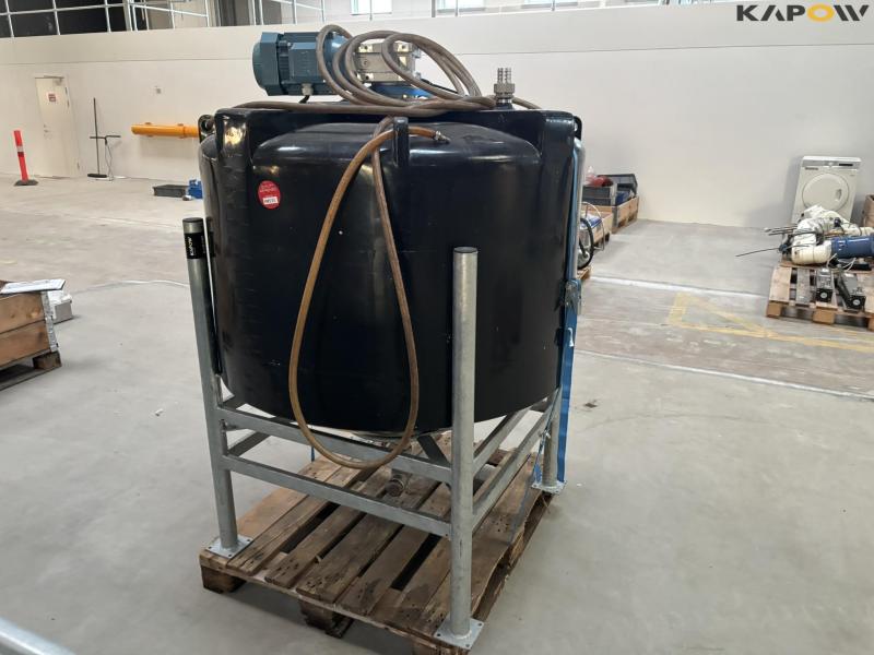 Plasttank 1000 liter med omrører 3